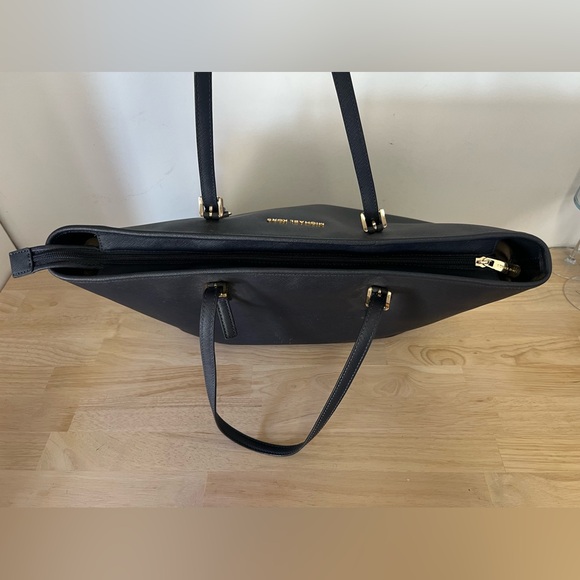 Navy Blue Michael Kors‎ Jet Set Travel Tote - Picture 11 of 14